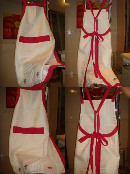 Avental Com Morangos Bordados